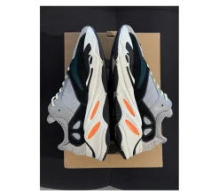 adidas Yeezy Boost 700 (44) - Wave Runner (USADO)