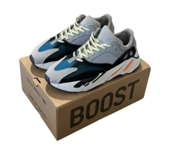adidas Yeezy Boost 700 (44) - Wave Runner (USADO)
