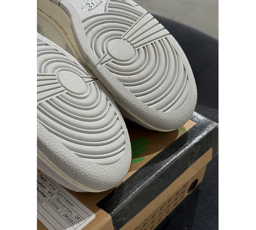 Dunk Low Off-White (42) - Lot 34 (USADO)