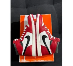 Jordan 1 Retro High OG (42.5) - Chicago Lost and Found (USADO)