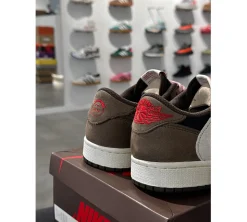 Jordan 1 Retro Low OG SP (41) - Travis Scott Mocha (USADO)