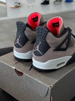 Jordan 4 Retro (43) - Taupe Haze (USADO)