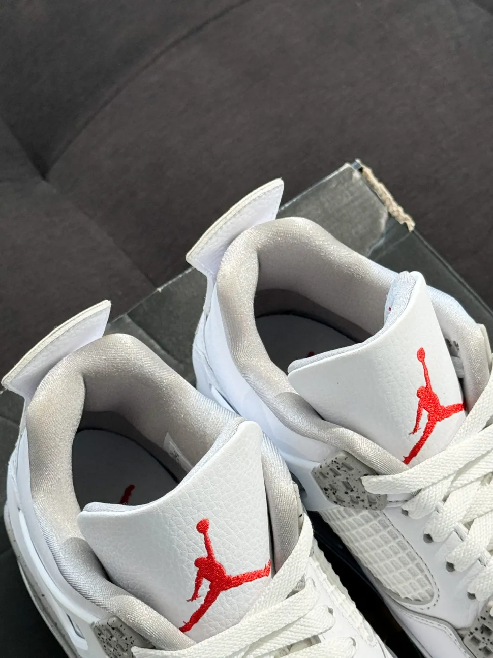 Jordan 4 Retro 42.5 - White Oreo (USADO, REPLACEMENT BOX)