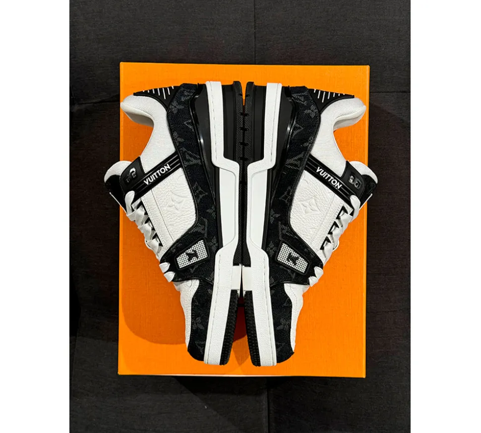 Louis Vuitton LV Trainer (44) - White Black (USADO)