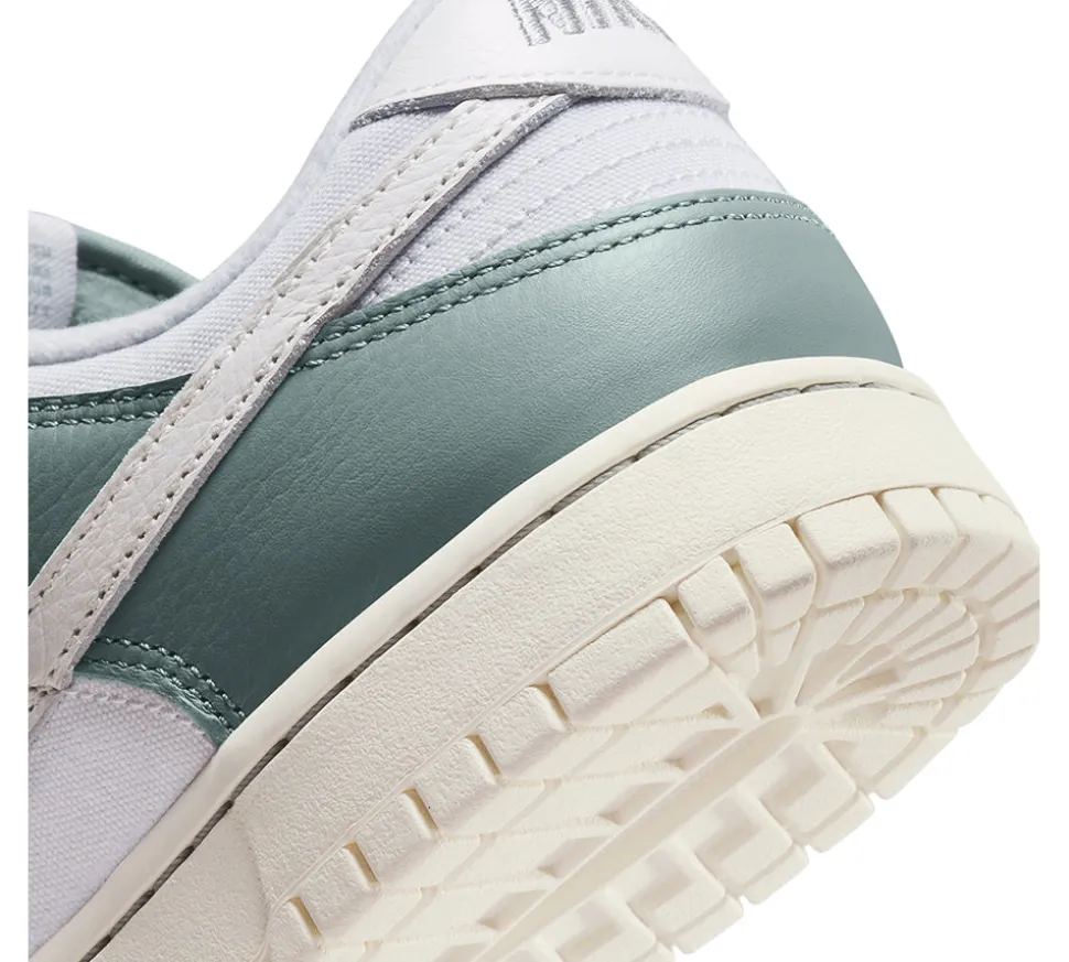Nike Dunk Low - Mica Green