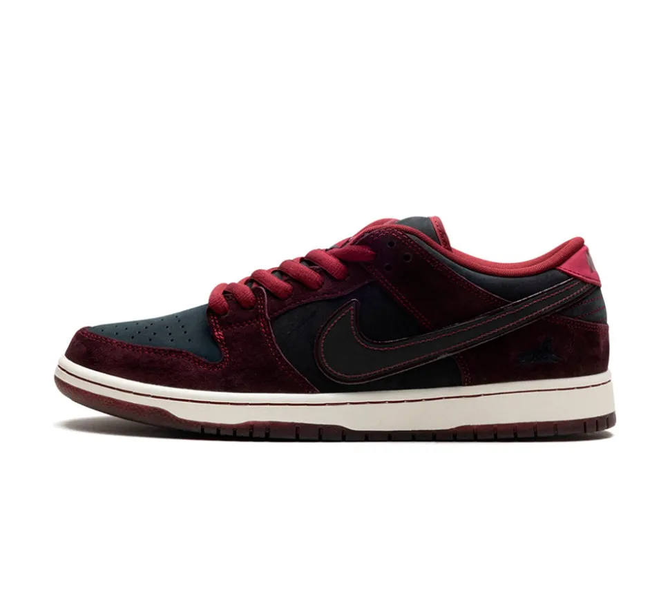 Nike SB Dunk Low - Riot Skateshop