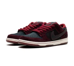 Nike SB Dunk Low - Riot Skateshop