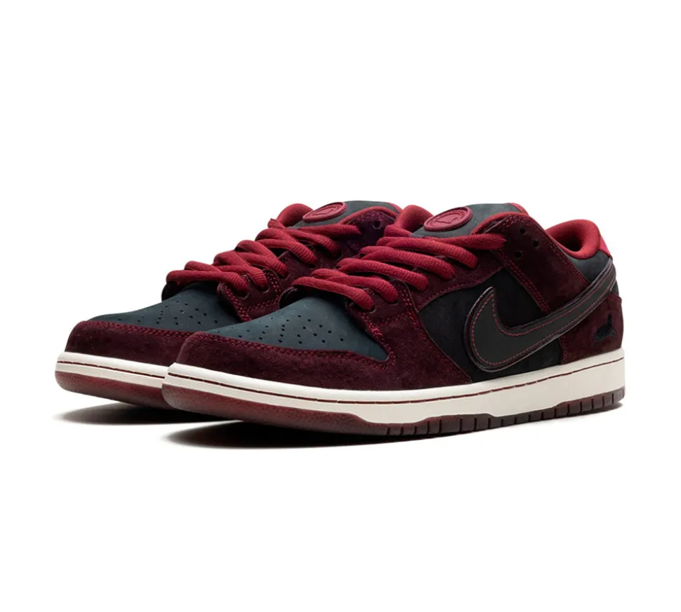 Nike SB Dunk Low - Riot Skateshop