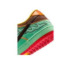 Nike SB Dunk Low - Rodeo Tourmaline