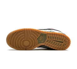Nike SB Dunk Low - Supreme Rammellzee