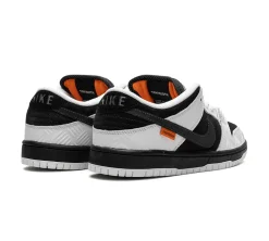 Nike SB Dunk Low - TIGHTBOOTH