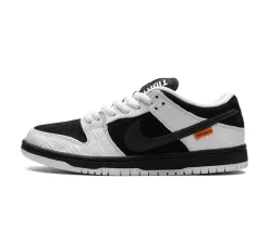 Nike SB Dunk Low - TIGHTBOOTH