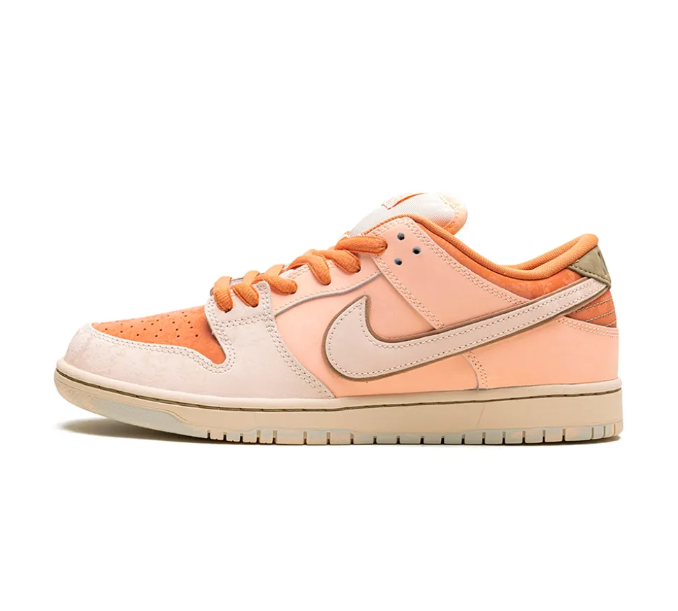Nike SB Dunk Low - Trocadéro Gardens
