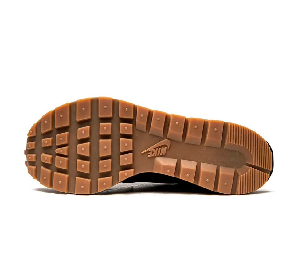 Nike Vaporwaffle Sacai - Black Gum